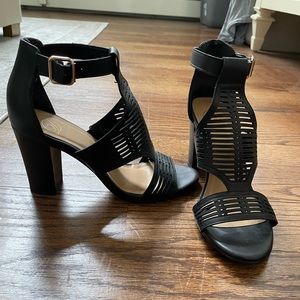 Size 7 black heals